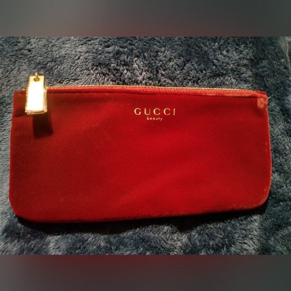 NWOT Authentic Gucci Beauty Bag in Burgundy Velvet
